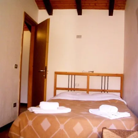 Vakantiehuis — Pool — Idro Vesta