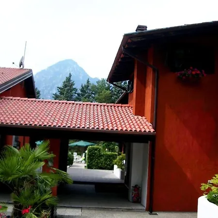 Holiday home — Pool — Idro