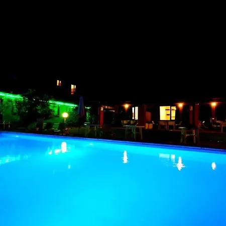 Holiday home — Pool — Idro